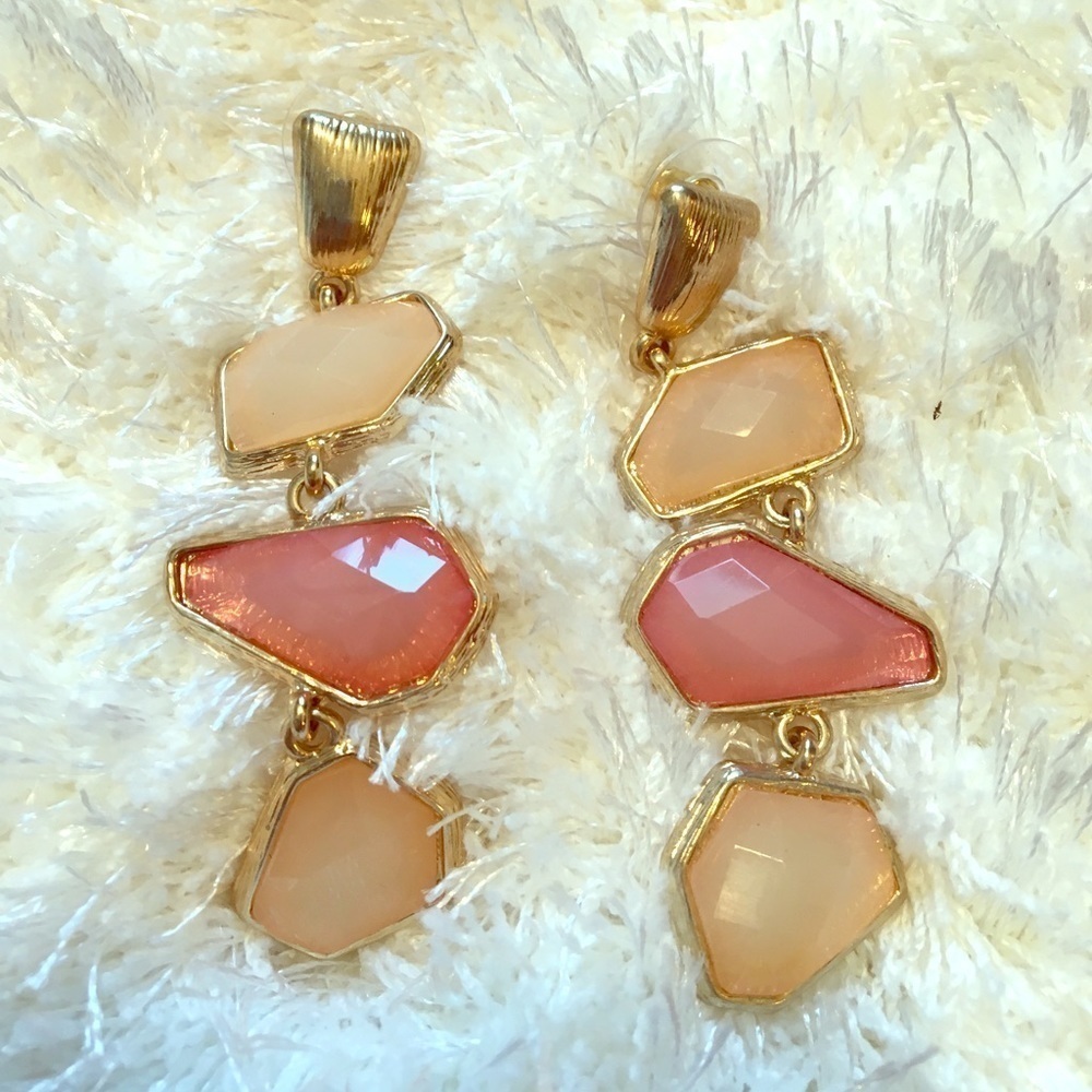 ⭐️6 for $35 - Mix & Match⭐️ Pink encrusted resin earrings